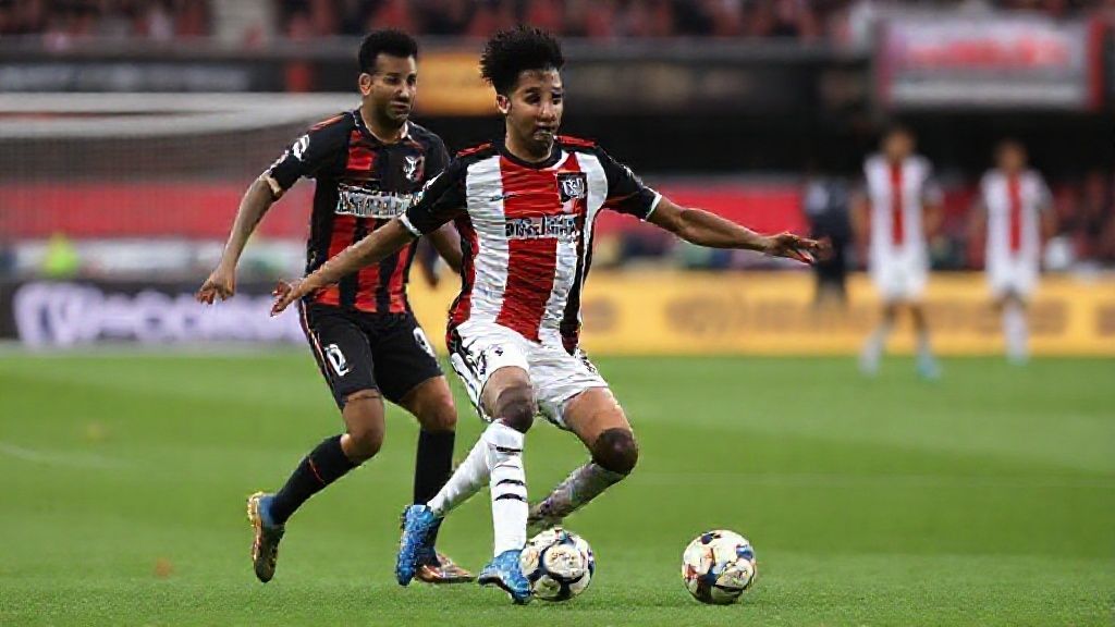 英超惊魂！史密斯头部重创血染赛场 亚当斯带伤坚持90分钟